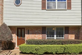 Building Photo - 5817 Valley Forge Dr