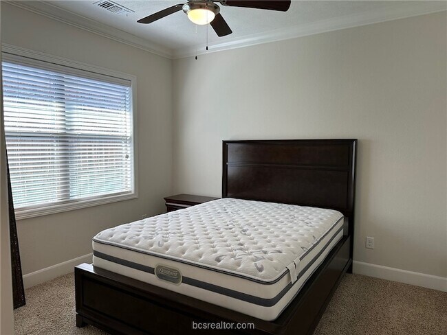 Building Photo - 15605 Long Creek Ln