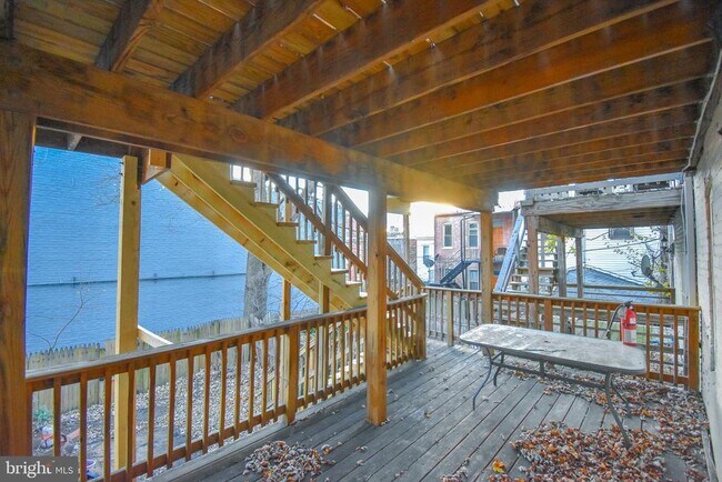 Building Photo - 13 S St NE