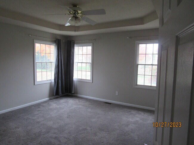 Building Photo - 2412 W Molly Ln