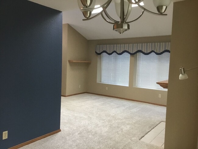 Building Photo - 2 Bedroom-1.75 Bath Single Story Condo/Just minutes from shopping, restaurants & great location f...