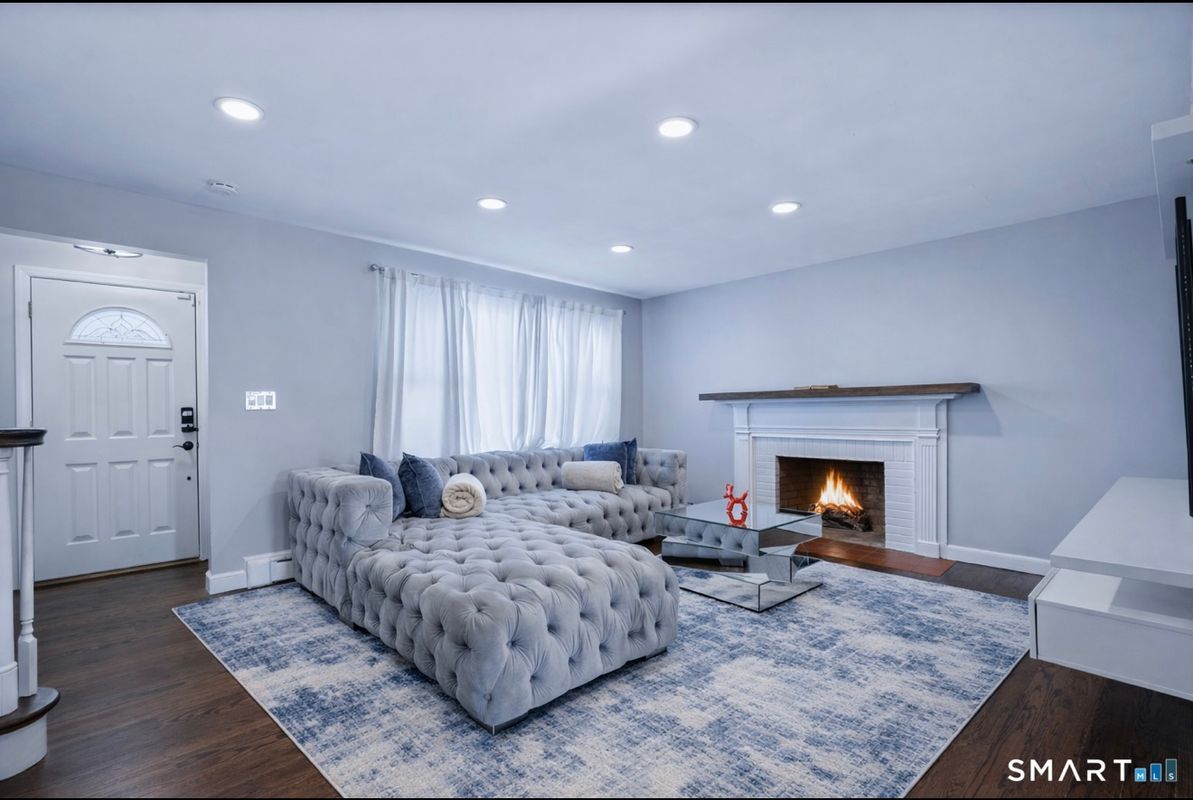 Building Photo - 457 Summit St