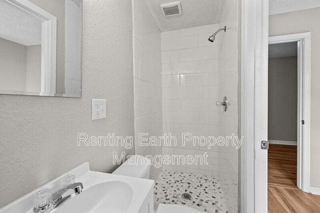 Building Photo - 7404 Paris Ave