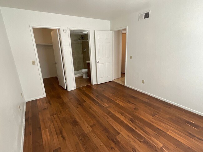 Building Photo - Casa Club Rental