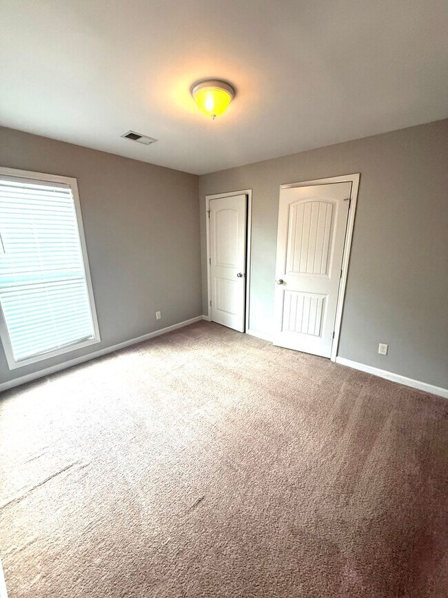 Building Photo - ** 3 Bed 2 Bath located in Burbank Crossing ** Call 334-366-9198 to schedule a self tour