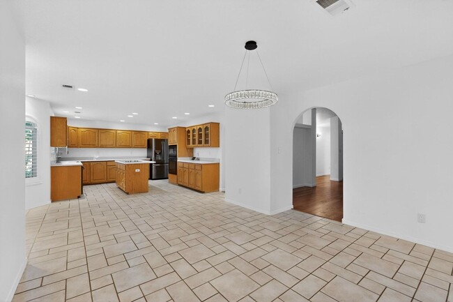 Building Photo - Executive Rental