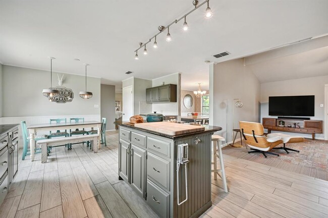Building Photo - 9209 Rock Way Dr
