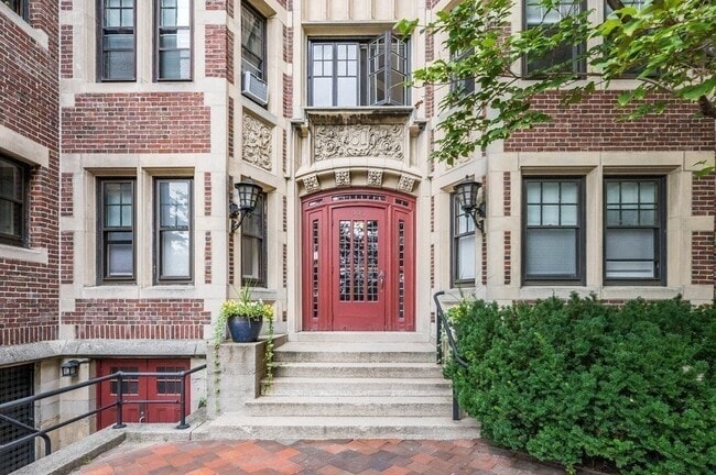 Building Photo - 993 Memorial Dr