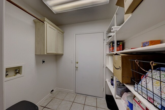 Building Photo - 212 Oak Hill Dr