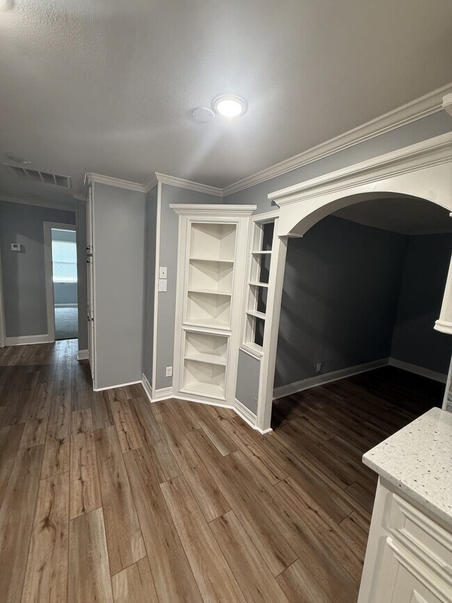 Building Photo - 5218 Cortelyou Ln