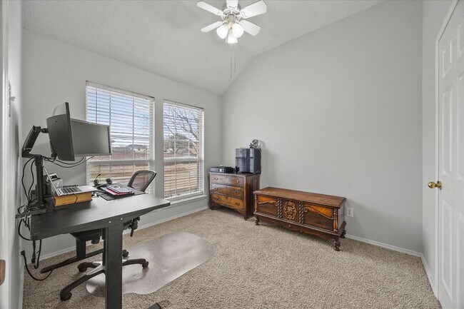 Building Photo - 703 Primrose Ln