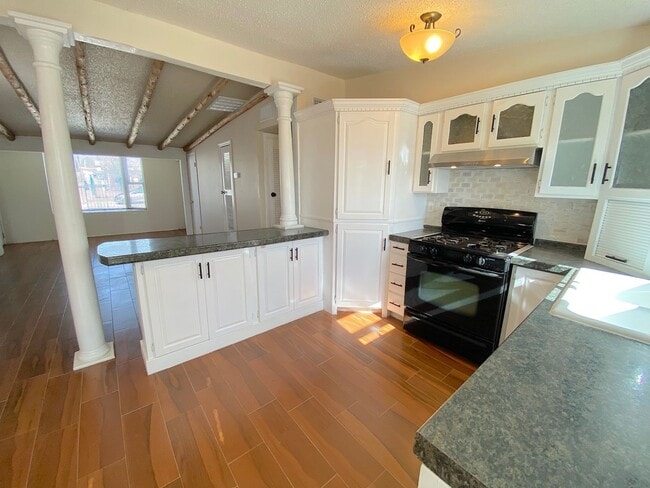 Building Photo - West El Paso 4 bed refrig A/C Home