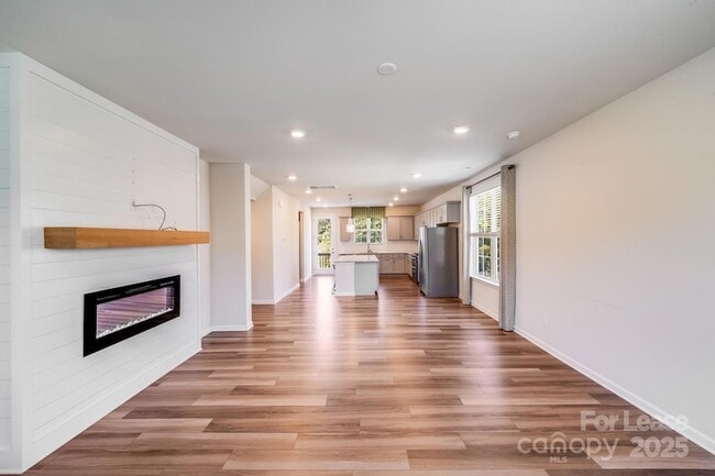 Building Photo - 10013 Hemingway Pl