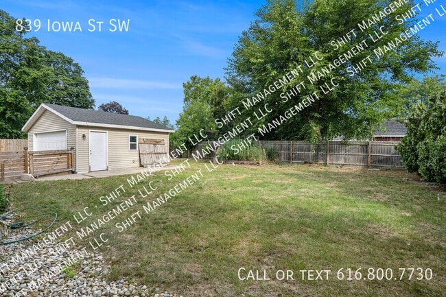 Building Photo - 839 Iowa St SW