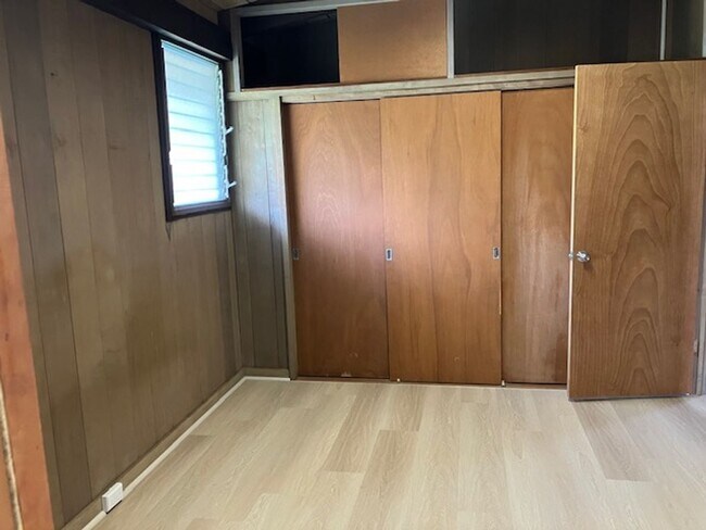 Building Photo - Spacious Single Family Home in Waialae-Kahala, $4,500-3 bedroom & Den, 2-bath