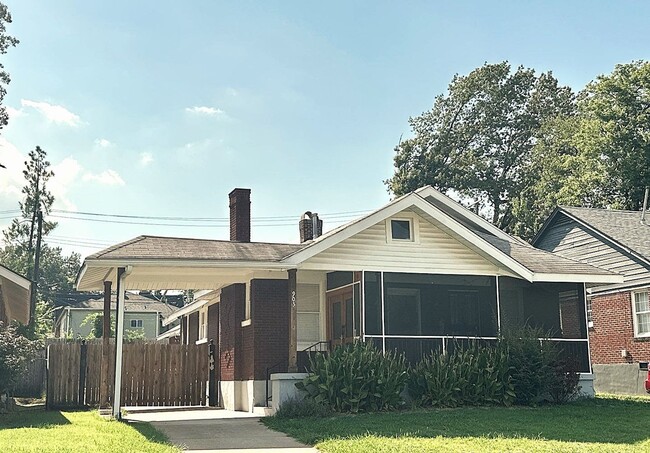 Building Photo - Beautiful 4 Bedroom Home Available