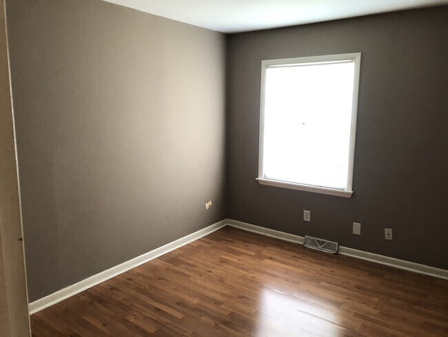 Building Photo - 290 Hedgewood Ct