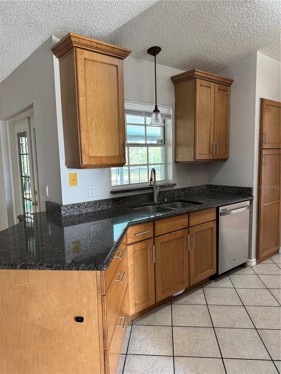 Building Photo - 1560 Bavon Dr