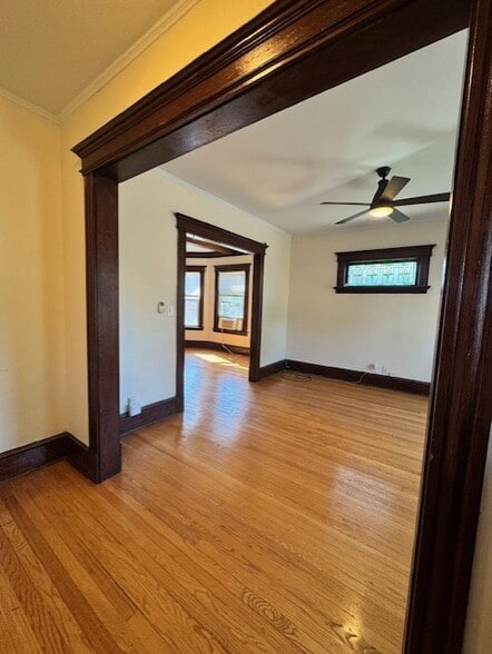 Building Photo - 44 Oakwood Ave