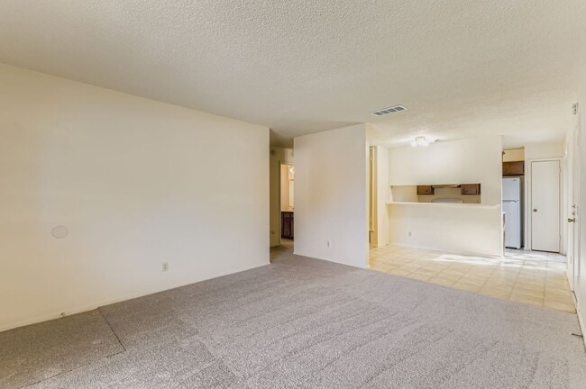 Building Photo - 1740 Rutland Dr