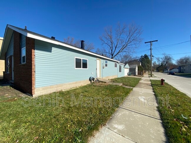 Building Photo - 3302 Greenfield Rd