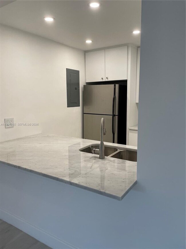 Building Photo - 2160 SW 16th Ave