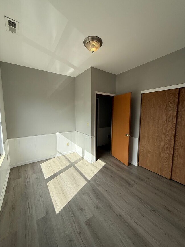 Building Photo - OSU North Campus 5 bedroom 2 bath apartment