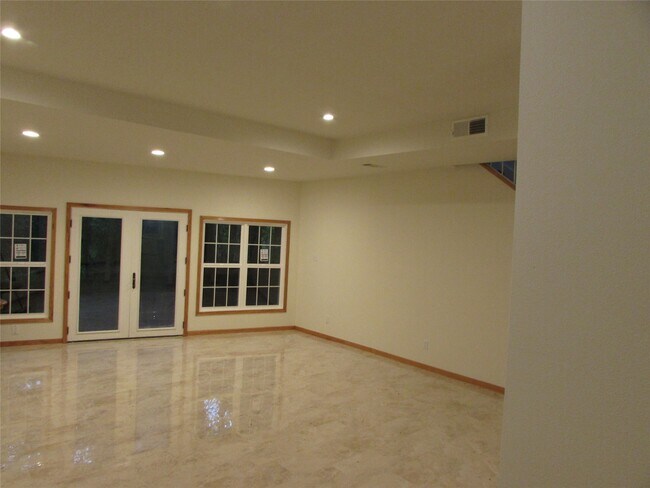 Building Photo - 201 Vanderpool Ln