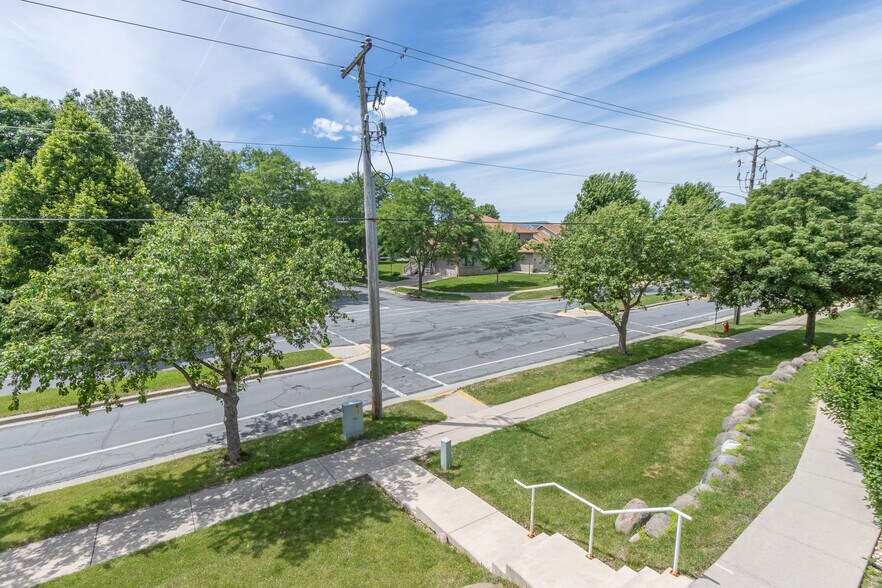 Building Photo - 3509 Maple Grove Dr