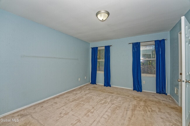 Building Photo - 638 Top Ridge Dr