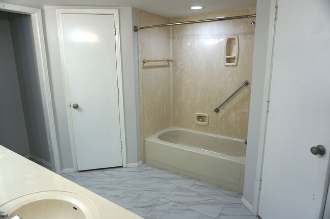 Building Photo - 3 Bed / 2 Bath Home on Cul de Sac in North Rogers - Easy access to 14th St, Shopping, Restaurants!