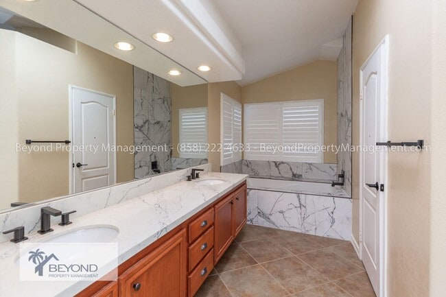 Building Photo - ELEGANT 4BR/2.5BA H in HOME IN OCEANSIDE P...