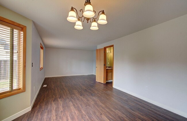 Building Photo - Salmon Creek 3 Bedroom with Yard!