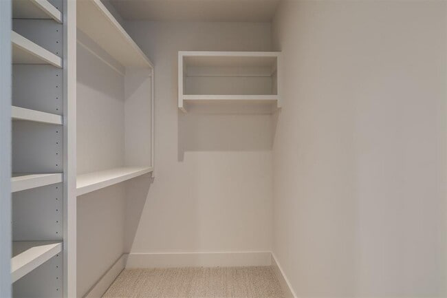 Building Photo - 1303 N Dewey Ave