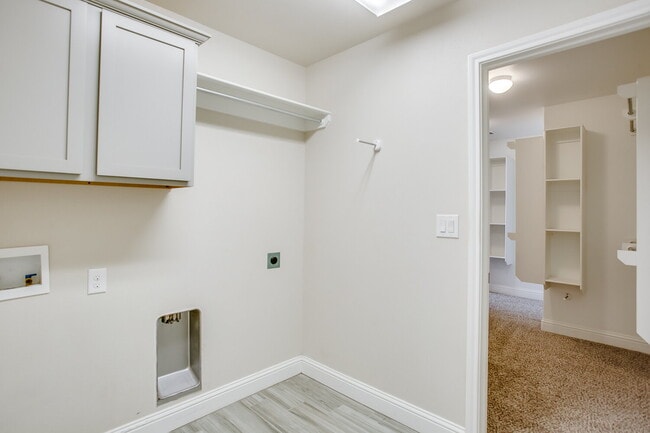 Building Photo - 3-Bedroom Home in Southwest Lubbock!