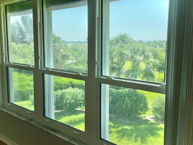 Building Photo - Application Under Review - 2 BR 2 Bath Con...