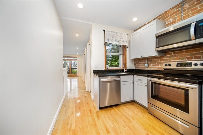 Building Photo - 46 Medford St