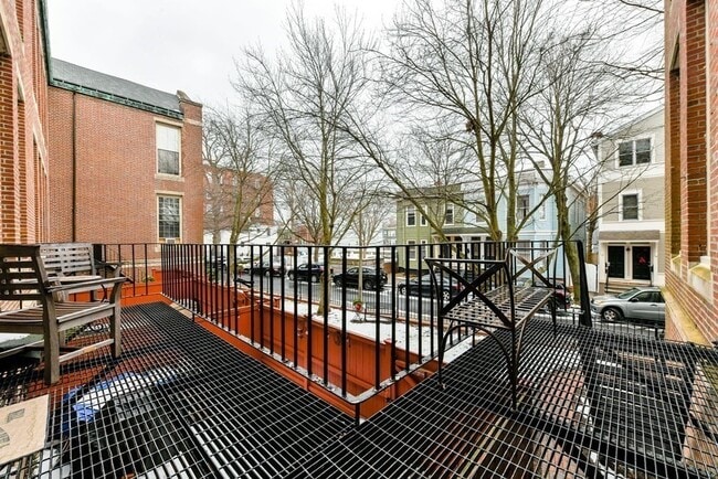 Building Photo - 743 E 4th St