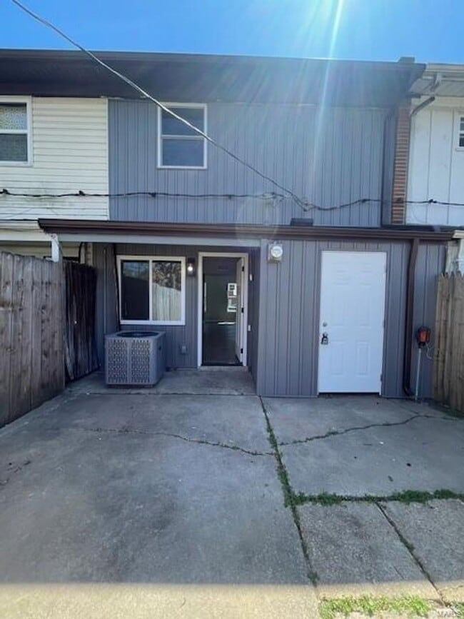 Building Photo - 1007 Pine St