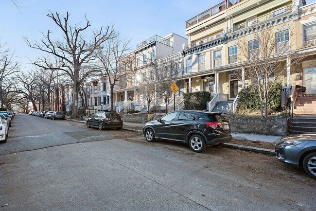 Building Photo - 136 Quincy Pl NE
