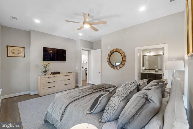 Building Photo - 5 Stationmaster St SE