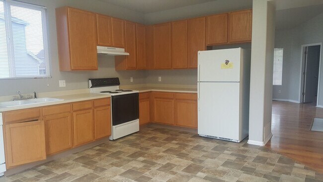 Building Photo - 3 Bedroom Ranch