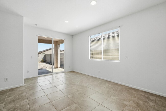 Building Photo - 2440 W Bowker St