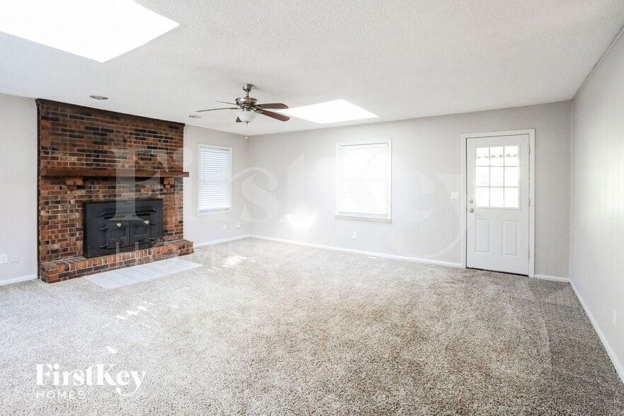 Building Photo - 6900 Fairlane Dr