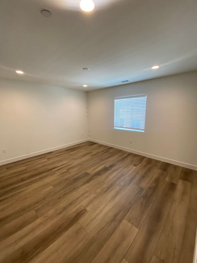 Building Photo - Stunning, brand new 3BD/2.5BA home in Righetti Ranch