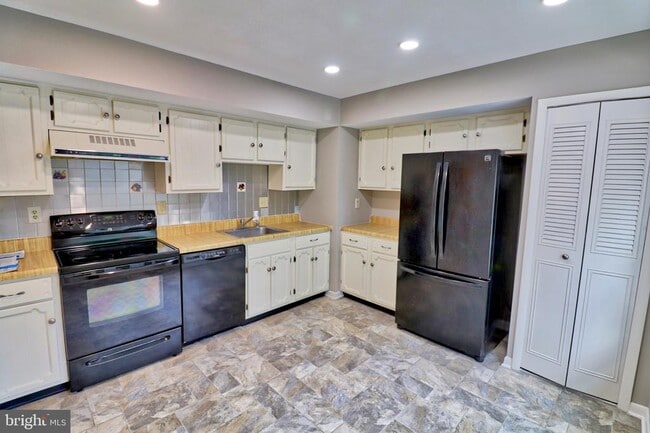 Building Photo - 449 Colonial Ridge Ln