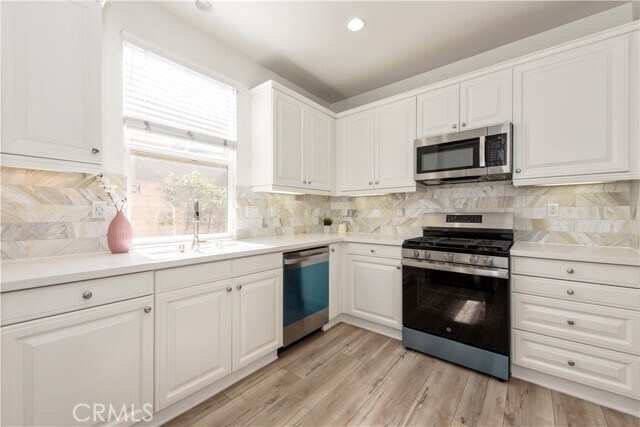 Building Photo - 94 Chantilly