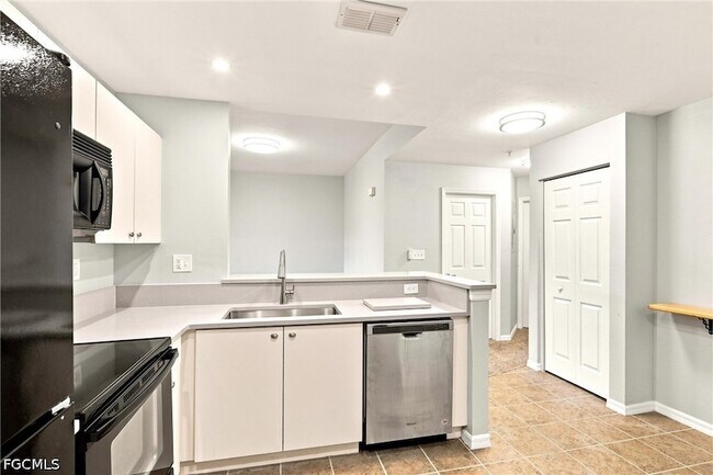 Building Photo - 15417 Bellamar Cir