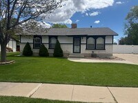 Building Photo - 3 bdrm 1 bath Home. Move in Ready!