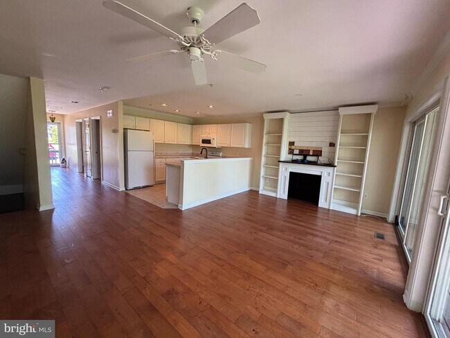 Building Photo - 113 NE Isles Dr